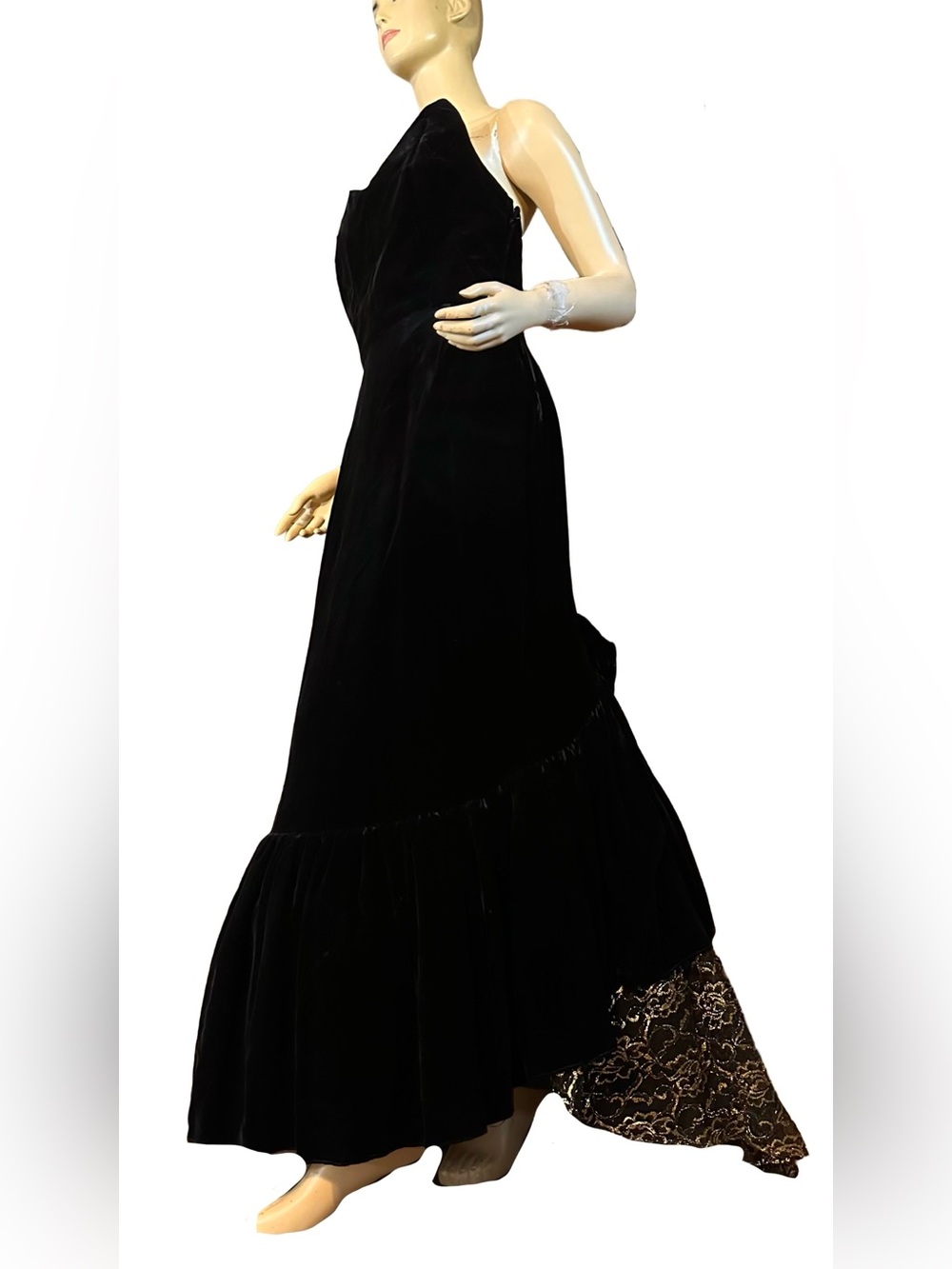VINTAGE 1980'S BLACK VELVET STRAPLESS MERMAID DRESS W/GOLD LACE TRAIN (M)